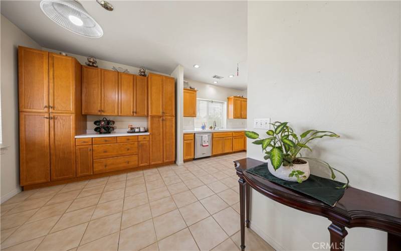 Breakfast Area / Kitchen