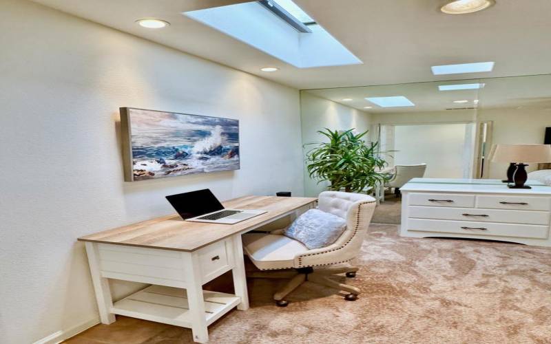 Desk w Skylight