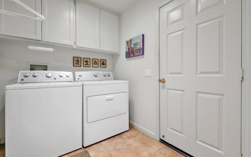 Garage Entry thru Laundry Rm