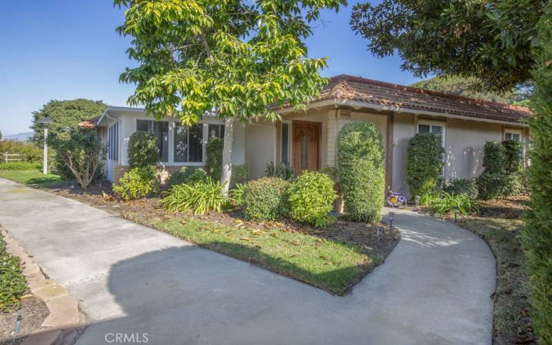 Welcome to 3122-D Via Serena North - an upgraded expanded single-level two-bedroom, two-bath VENTURA floorplan in the Laguna Woods senior community. Original patio at left has been converted to a fully-enclosed bonus room. This residence is situated in a quiet cul-de-sac far from busy roads and noisy highways.