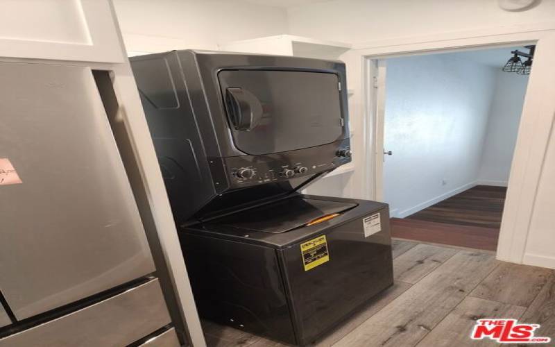 LAUNDRY - AREA KITCHEN