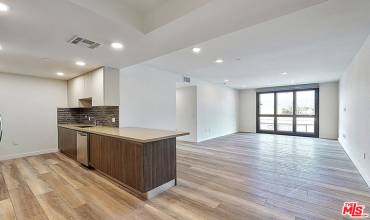 1070 S Bedford Street 405, Los Angeles, California 90035, 3 Bedrooms Bedrooms, ,3 BathroomsBathrooms,Residential Lease,Rent,1070 S Bedford Street 405,25476833