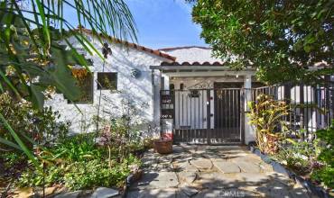 1647 S Hayworth Avenue, Los Angeles, California 90035, 4 Bedrooms Bedrooms, ,3 BathroomsBathrooms,Residential Lease,Rent,1647 S Hayworth Avenue,SR25003138