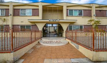 6133 Whitsett Avenue 25, North Hollywood, California 91606, 2 Bedrooms Bedrooms, ,2 BathroomsBathrooms,Residential Lease,Rent,6133 Whitsett Avenue 25,GD25003475