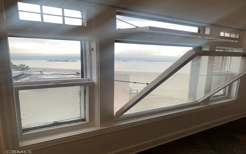 Another window with a gorgeous Ocean and Beach view!