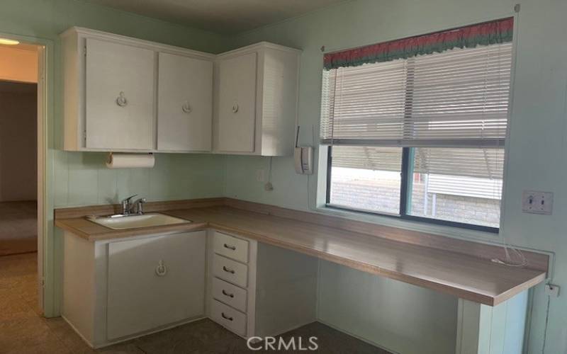 Built-In Desk in Laundry Room