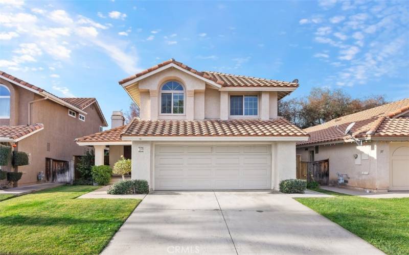 Garage & Large Driveway