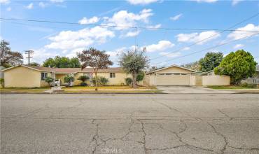 13734 Foster Avenue, Baldwin Park, California 91706, 5 Bedrooms Bedrooms, ,2 BathroomsBathrooms,Residential,Buy,13734 Foster Avenue,CV25003584