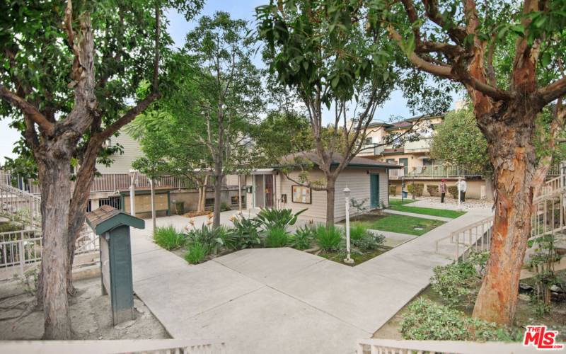 Courtyard with Guesthouse