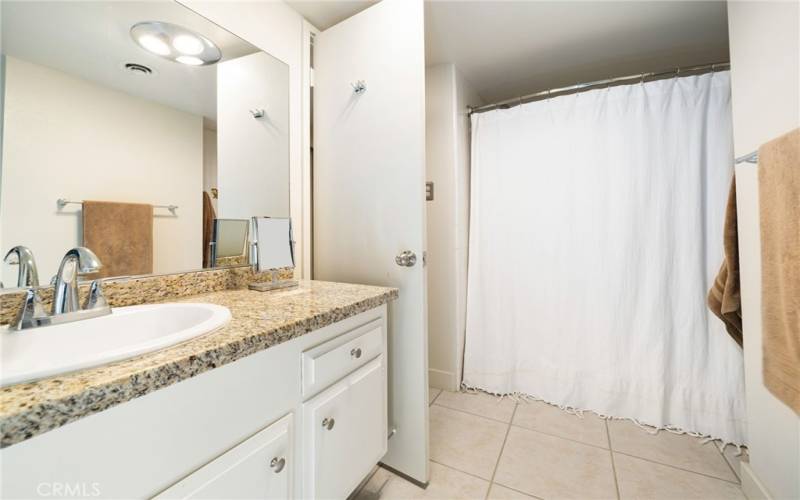 Master/Main Bathroom with Tub/shower combo