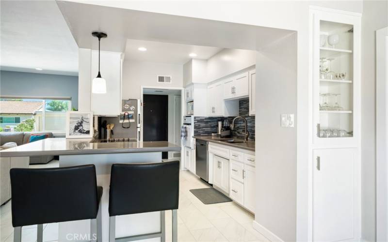 Kitchen with breakfast bar