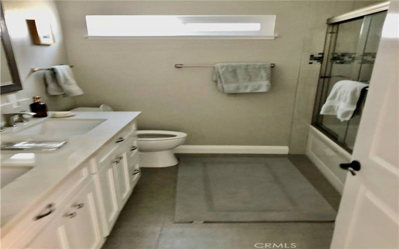 2nd floor bath with dual sinks