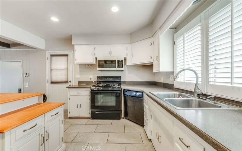 Large kitchen with all appliances included