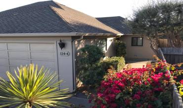 124 Nissen Road 4, Salinas, California 93901, 3 Bedrooms Bedrooms, ,2 BathroomsBathrooms,Residential,Buy,124 Nissen Road 4,ML81989545