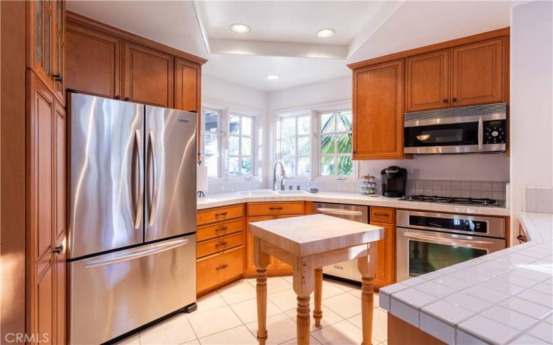 Bright and airy kitchen, fully equipped and furnished