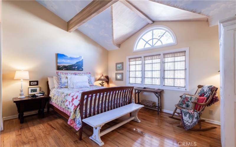 Secondary bedroom with Queen Bed