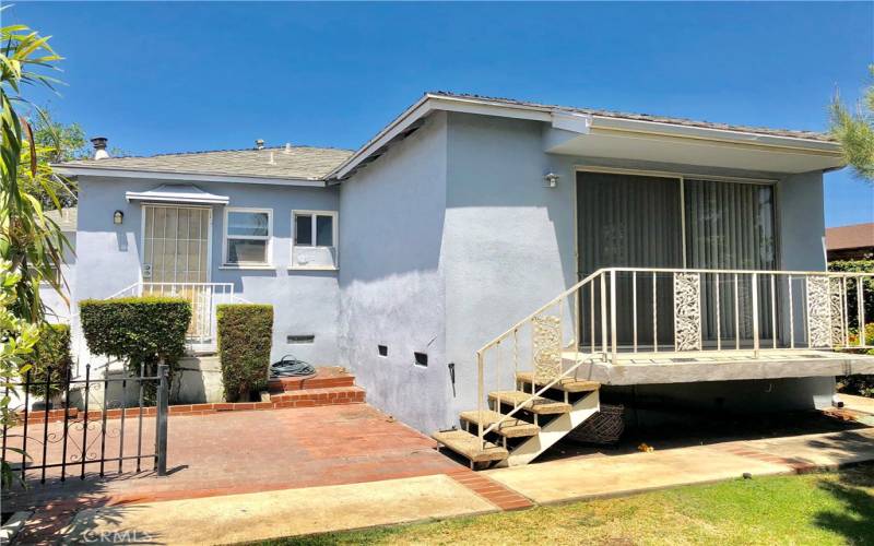 Back door /Back patio &balcony