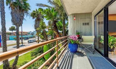 3811 E Livingston Drive 1, Long Beach, California 90803, 3 Bedrooms Bedrooms, ,2 BathroomsBathrooms,Residential,Buy,3811 E Livingston Drive 1,PW24170467