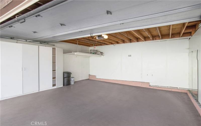 2 spacious Garage