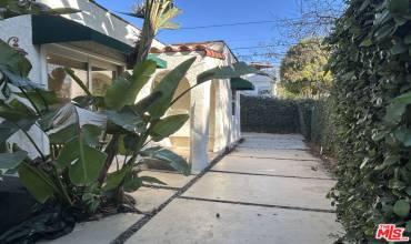 8711 Sherwood Drive, West Hollywood, California 90069, 2 Bedrooms Bedrooms, ,1 BathroomBathrooms,Residential Lease,Rent,8711 Sherwood Drive,25478297