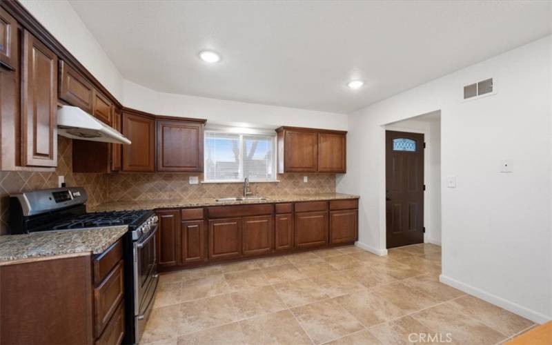 CUSTOM GRANITE WITH TILE BACK SPLASH