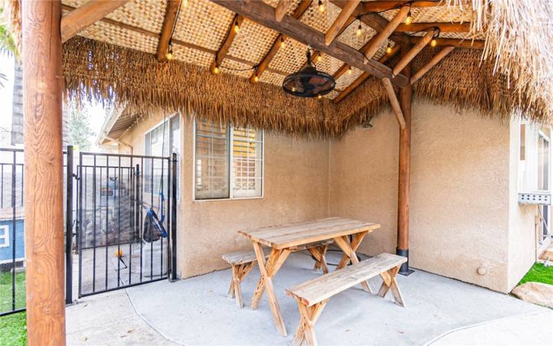  Covered patio