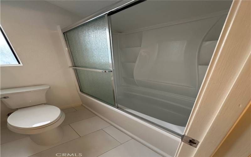 Bath tub in upstairs bathroom