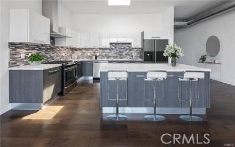 Kitchen island and bar, perfect for entertaining