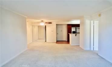 21520 Burbank Boulevard 201, Woodland Hills, California 91367, 2 Bedrooms Bedrooms, ,2 BathroomsBathrooms,Residential Lease,Rent,21520 Burbank Boulevard 201,SR25005387