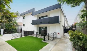 1334 9th Street 6, Santa Monica, California 90401, 2 Bedrooms Bedrooms, ,2 BathroomsBathrooms,Residential Lease,Rent,1334 9th Street 6,TR25005684