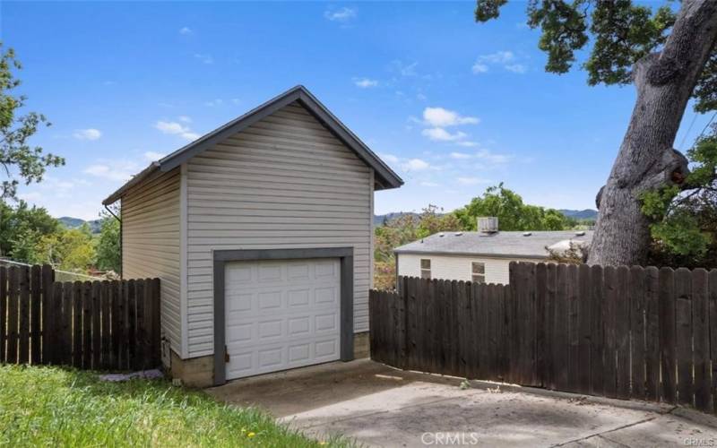 Garage- 3 bed, 2 bath unit