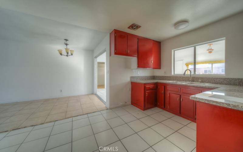 GRANITE COUNTERS IN KITCHEN