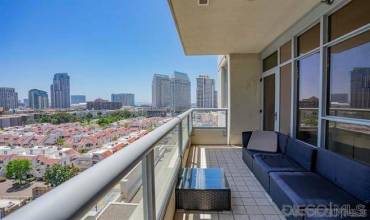 700 W E St 1105, San Diego, California 92101, 2 Bedrooms Bedrooms, ,2 BathroomsBathrooms,Residential,Buy,700 W E St 1105,250000716SD