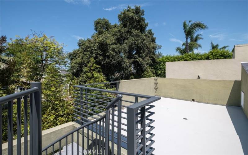 Rooftop deck with space for table and chairs