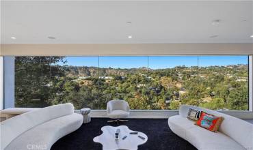 9716 Oak Pass Road, Beverly Hills, California 90210, 6 Bedrooms Bedrooms, ,3 BathroomsBathrooms,Residential Lease,Rent,9716 Oak Pass Road,SR25006636