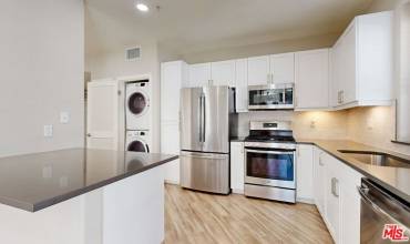 6260 W 3rd Street 4-115, Los Angeles, California 90036, 2 Bedrooms Bedrooms, ,2 BathroomsBathrooms,Residential Lease,Rent,6260 W 3rd Street 4-115,25480077