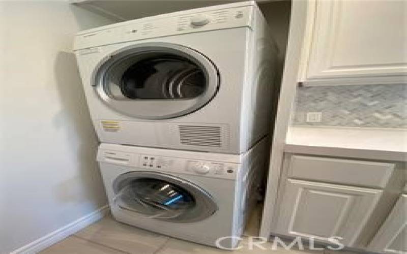 private washer & dryer included