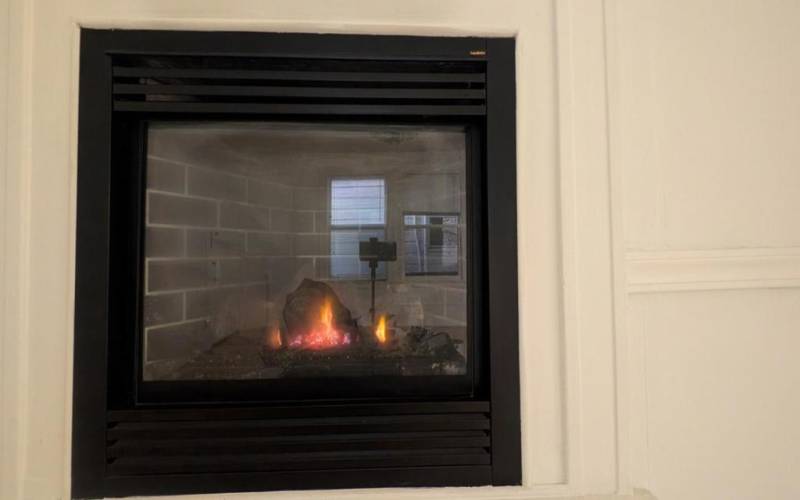 Gas burning fireplace