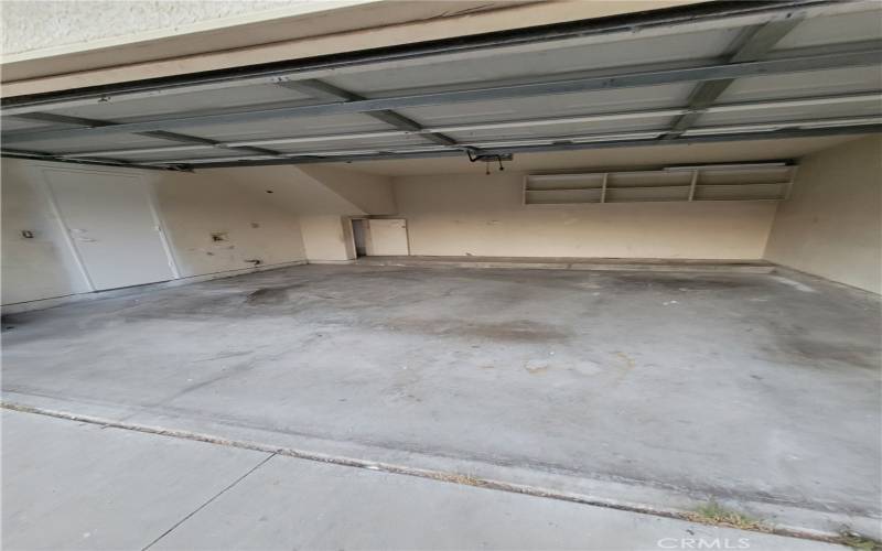 2 car garage with washer and dryer hook ups