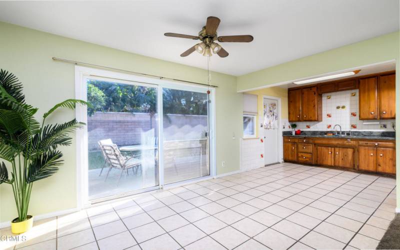 Dining area to Kitchen