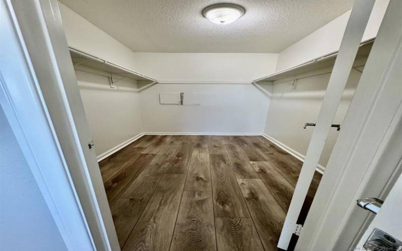 Walk-in Closet