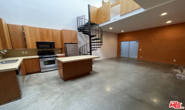 555 Rose Avenue 3, Venice, California 90291, 2 Bedrooms Bedrooms, ,1 BathroomBathrooms,Residential Lease,Rent,555 Rose Avenue 3,25480442