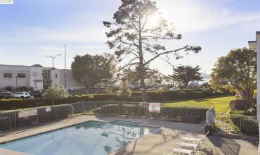 1 Captain Drive D258, Emeryville, California 94608-1557, 2 Bedrooms Bedrooms, ,1 BathroomBathrooms,Residential,Buy,1 Captain Drive D258,41082164