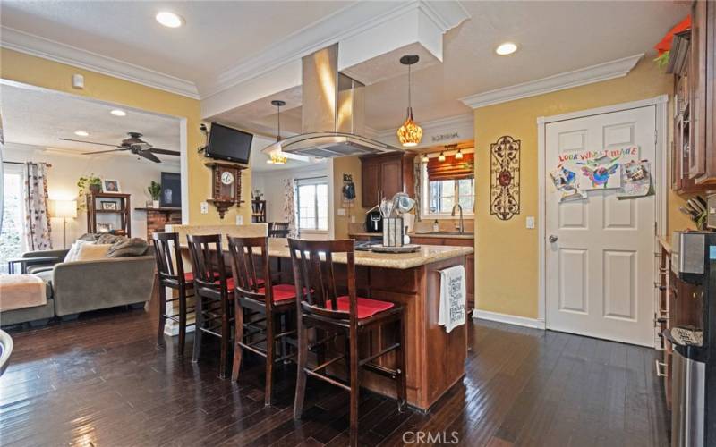 Gorgeous kitchen with breakfast bar