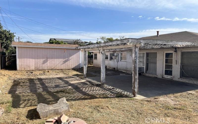 Rear yard and annex/structure/storage/?