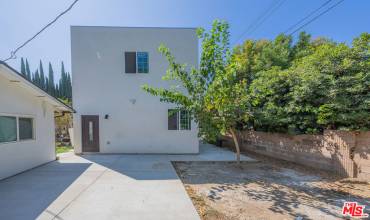 10605 Owensmouth Avenue, Chatsworth, California 91311, 2 Bedrooms Bedrooms, ,2 BathroomsBathrooms,Residential Lease,Rent,10605 Owensmouth Avenue,25481081