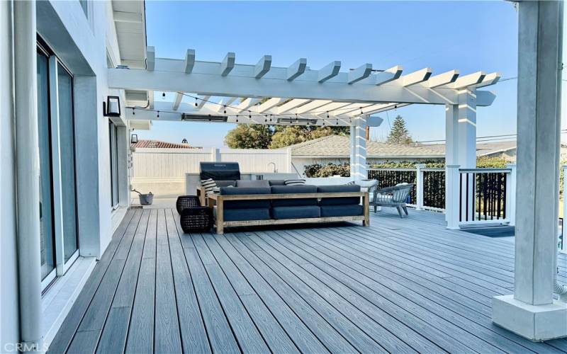 Back yard deck and patio furniture