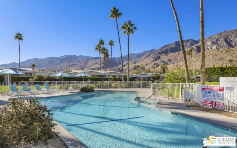 Breathtaking Indian Canyons views can be seen from the HOA’s pool and salt-water spa, set in a gorgeous landscape with mountain vistas in the distance.