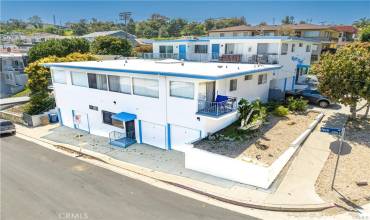 707 W 30th 6, San Pedro, California 90731, 2 Bedrooms Bedrooms, ,Residential Lease,Rent,707 W 30th 6,PV25004631