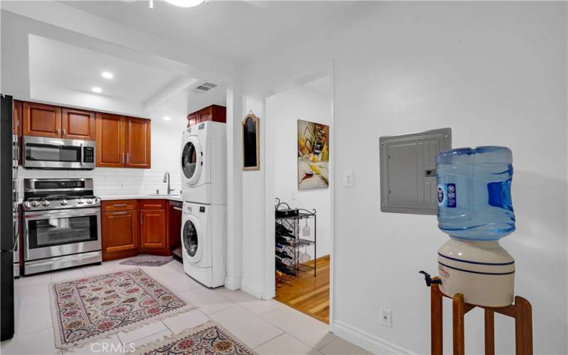 Ensuite washer/dryer included.